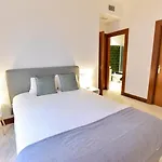 New! Luxury Design Apartment With Free Parking
